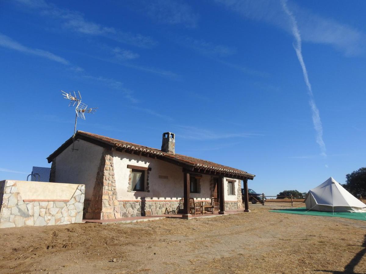 Eco-Lodge En La Reserva Privada Campanarios De Azaba - Proyecto De Conservacion Эспеха Экстерьер фото
