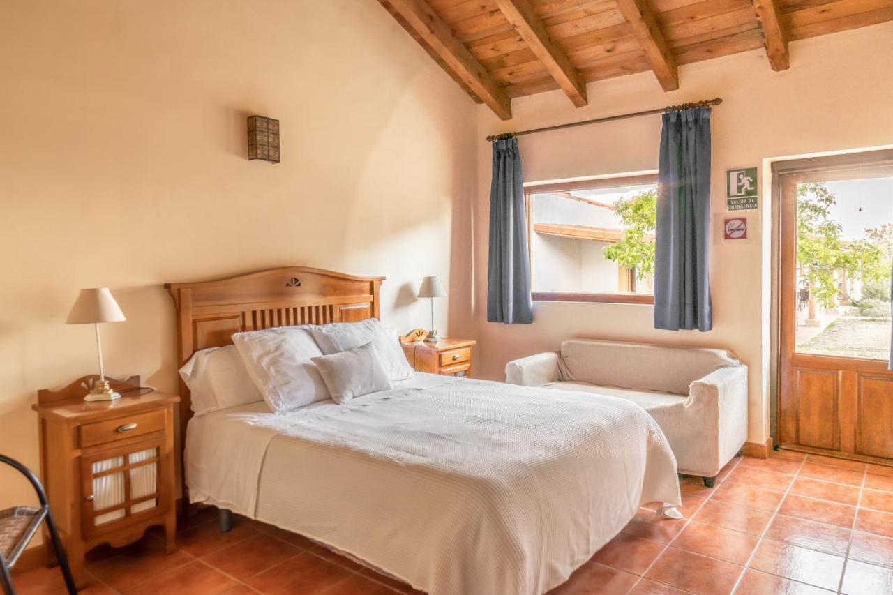 Eco-Lodge En La Reserva Privada Campanarios De Azaba - Proyecto De Conservacion Эспеха Экстерьер фото