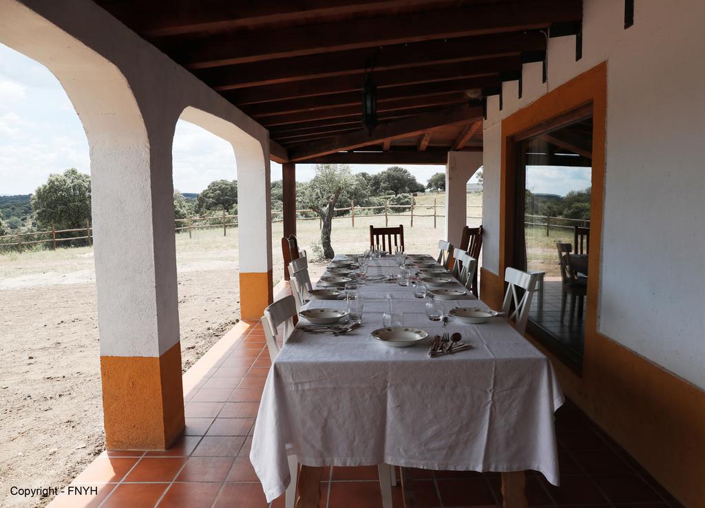 Eco-Lodge En La Reserva Privada Campanarios De Azaba - Proyecto De Conservacion Эспеха Экстерьер фото