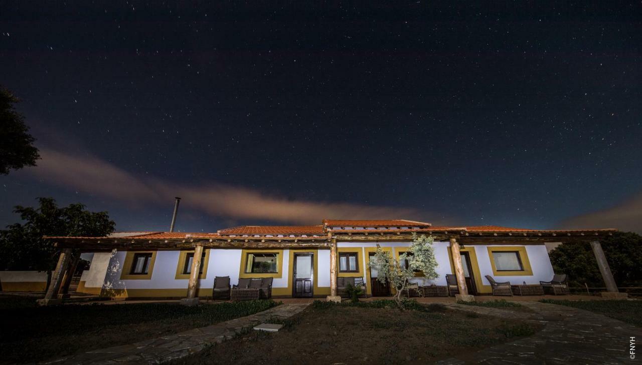 Eco-Lodge En La Reserva Privada Campanarios De Azaba - Proyecto De Conservacion Эспеха Экстерьер фото