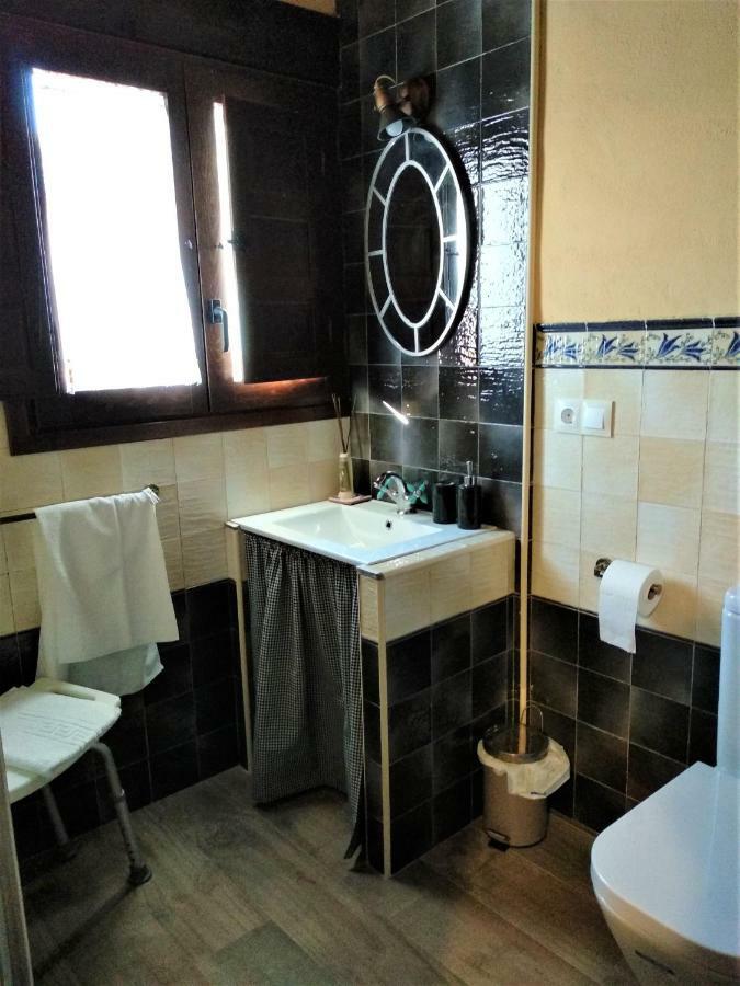 Eco-Lodge En La Reserva Privada Campanarios De Azaba - Proyecto De Conservacion Эспеха Экстерьер фото